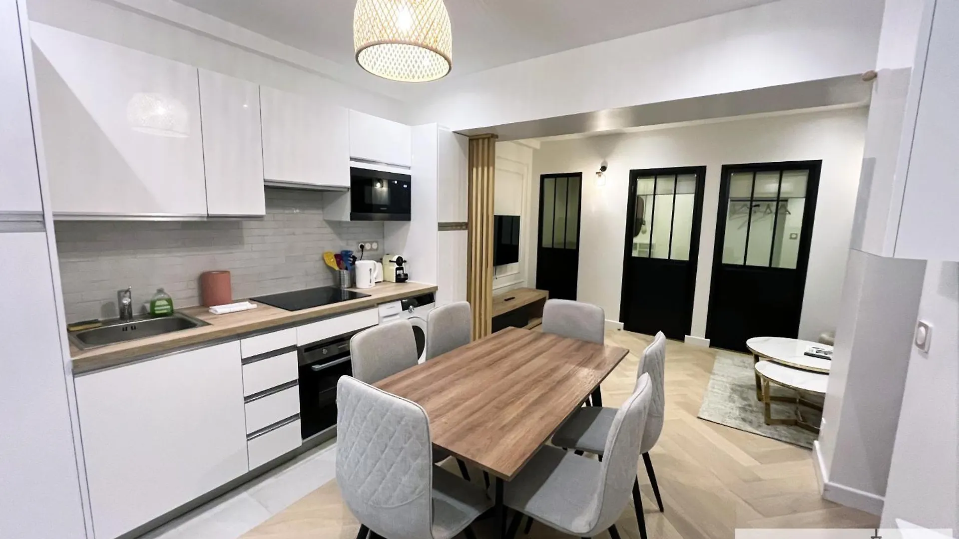 Urban Flat 178 - Cosy Chic 2 Bedroom Flat In *
